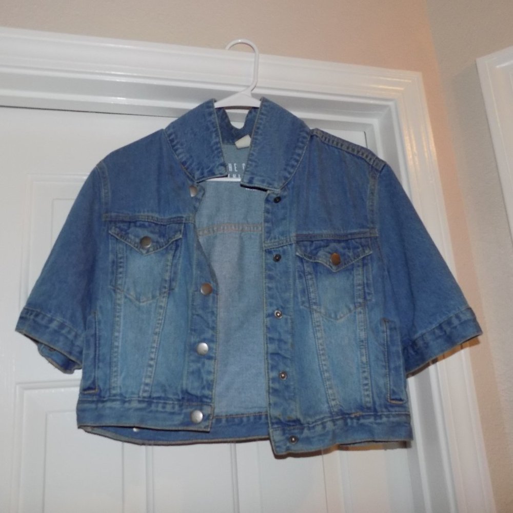 short sleeve cropped jean jacket